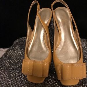 Bright Yellow Anne Klein-iflex rubber sole, size 6